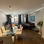 Luxury In Center 1 Apartment *