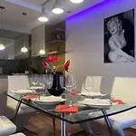 Luxury In Center 1 *
