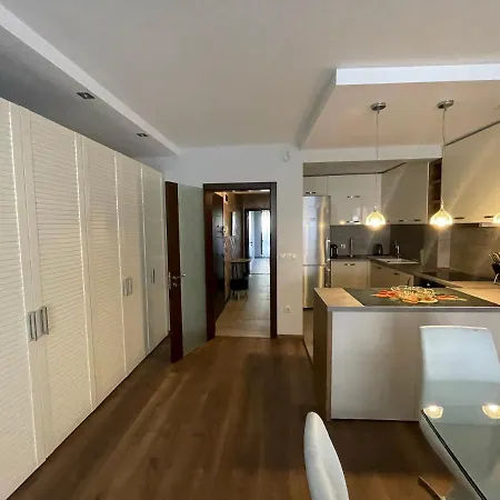 Luxury In Center 1 Апартаменты *