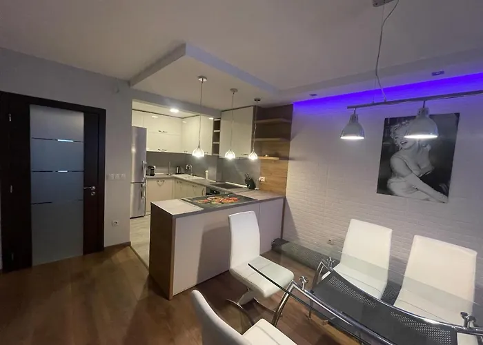 Luxury In Center 1