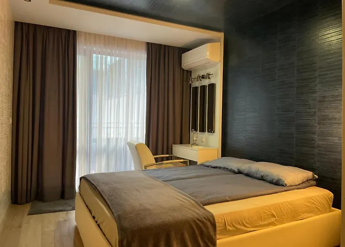 Luxury In Center 1